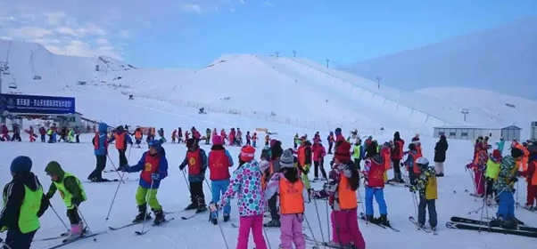天山天池滑雪冬令营