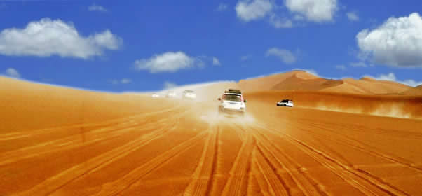 库木塔格沙漠汽车穿越自助游